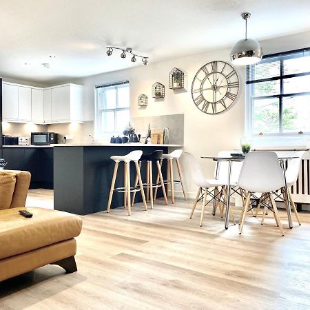 Stylish Central 2 Bedroom Apartment - Free Parking, Free Wifi Orkney Kültér fotó