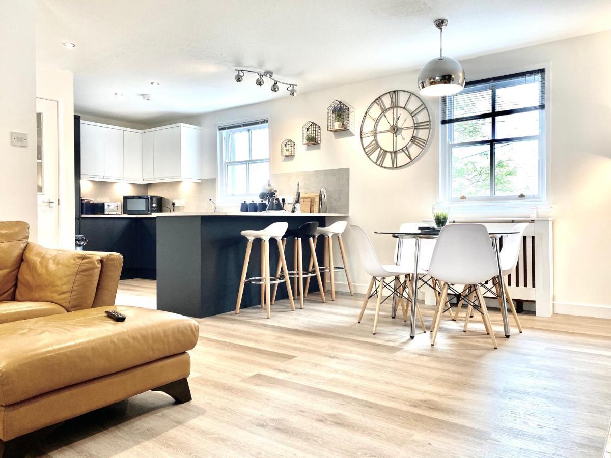 Stylish Central 2 Bedroom Apartment - Free Parking, Free Wifi Orkney Kültér fotó