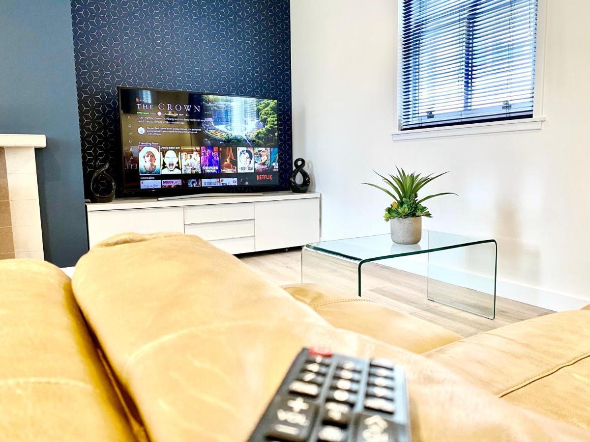 Stylish Central 2 Bedroom Apartment - Free Parking, Free Wifi Orkney Kültér fotó