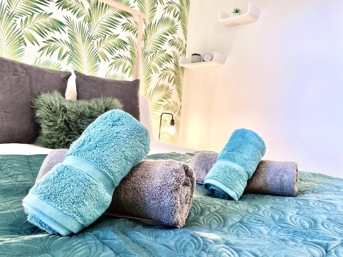 Stylish Central 2 Bedroom Apartment - Free Parking, Free Wifi Orkney Kültér fotó
