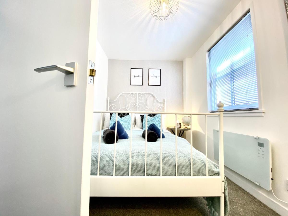 Stylish Central 2 Bedroom Apartment - Free Parking, Free Wifi Orkney Kültér fotó